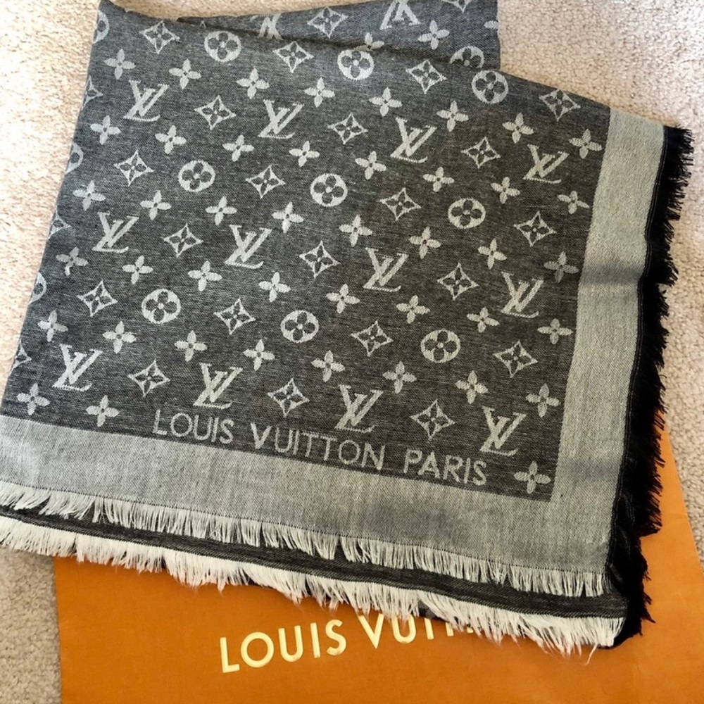 Louis Vuitton Monogram Black/Grey Scarf